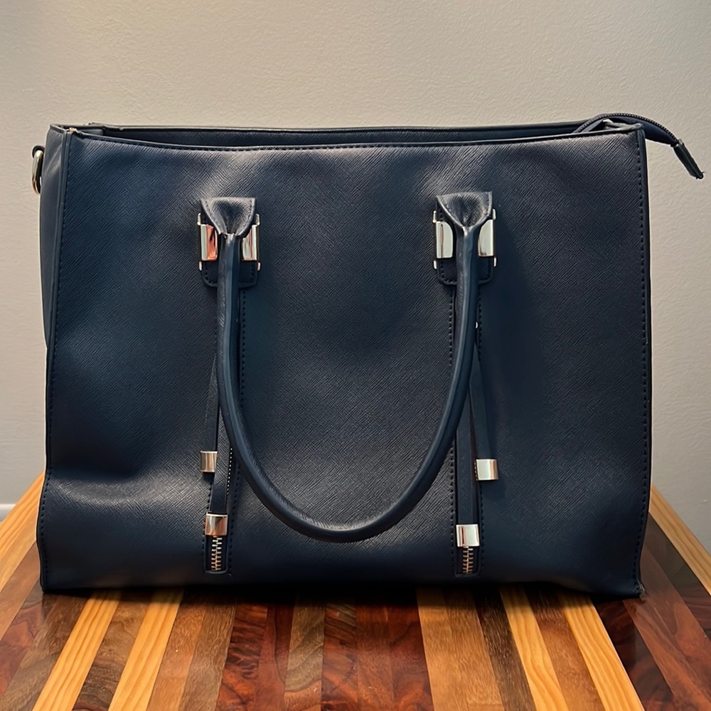 Women’s Purse/Bag w/ unopened shoulder strap